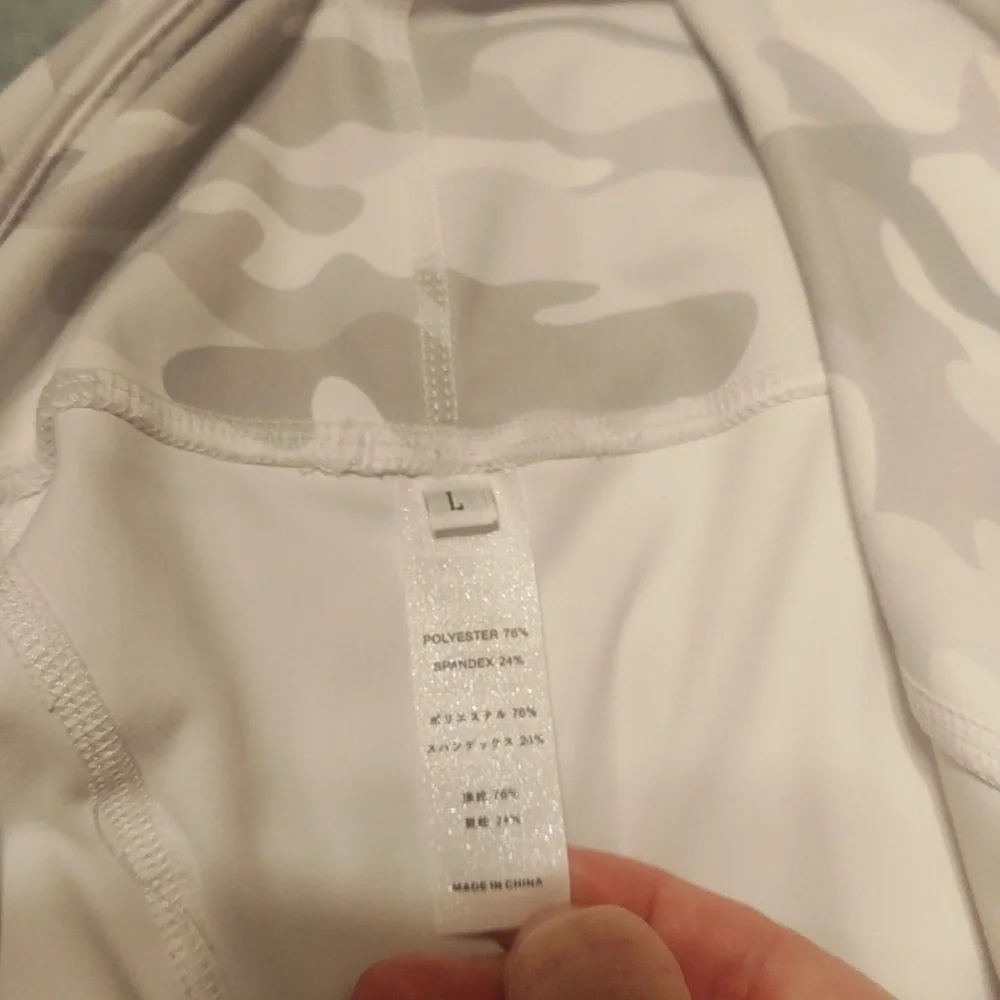 Like New! Athletic Leggings Grey/White Camo Size Large - Picture 11 of 16